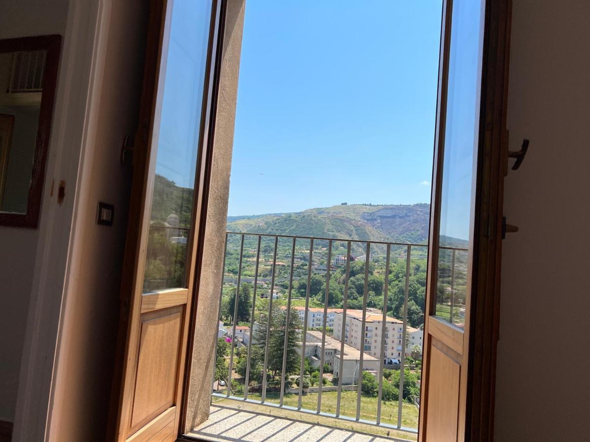 La Rupe Apartments טרופאה מראה חיצוני תמונה